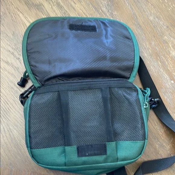 🆕❤️Green Crossbody Bag - Picture 5 of 6